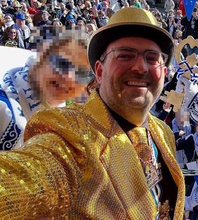 Bürgermeister Lierenfeld im Goldanzug